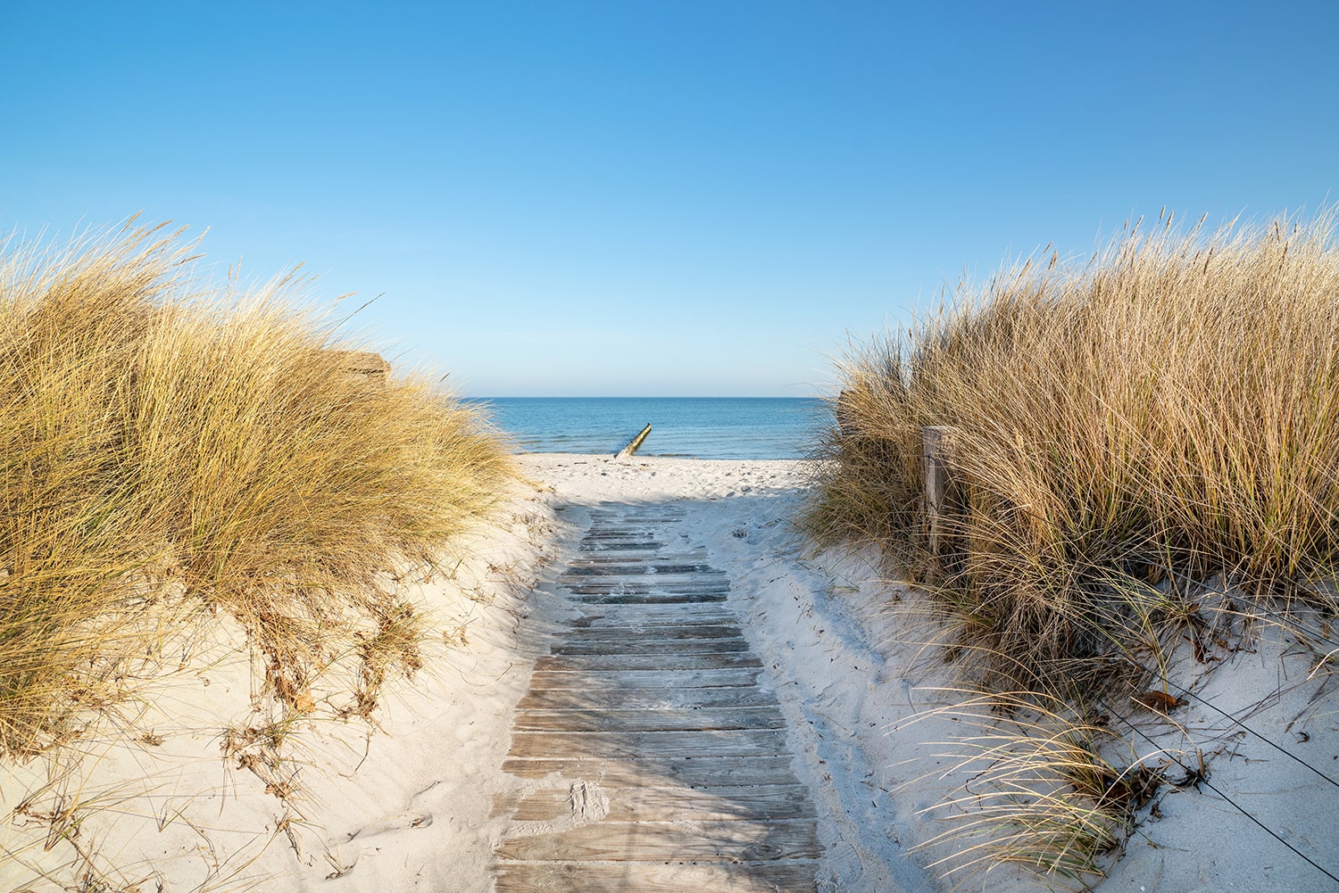 Holzbohlenweg zum Meer